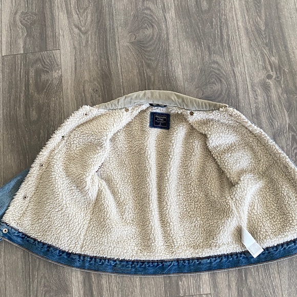 Abercrombie & Fitch Blue Denim Jacket with Cream Sherpa - Picture 3 of 5